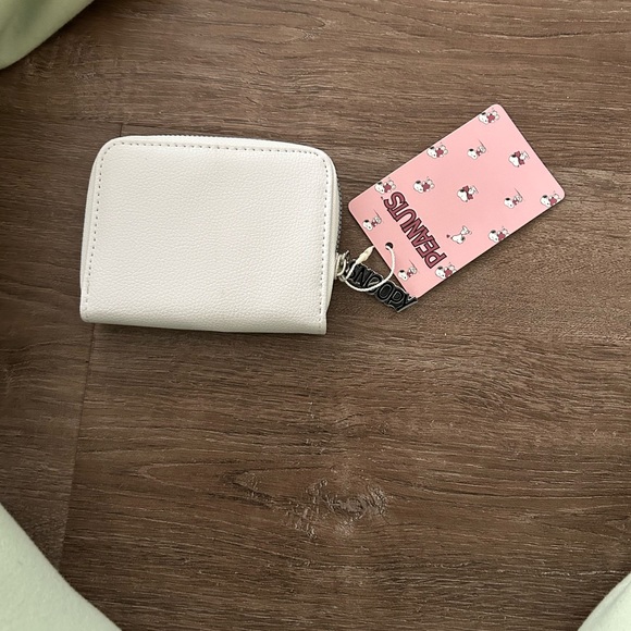 Peanuts Wallet with Snoopy Tag - Picture 2 of 3